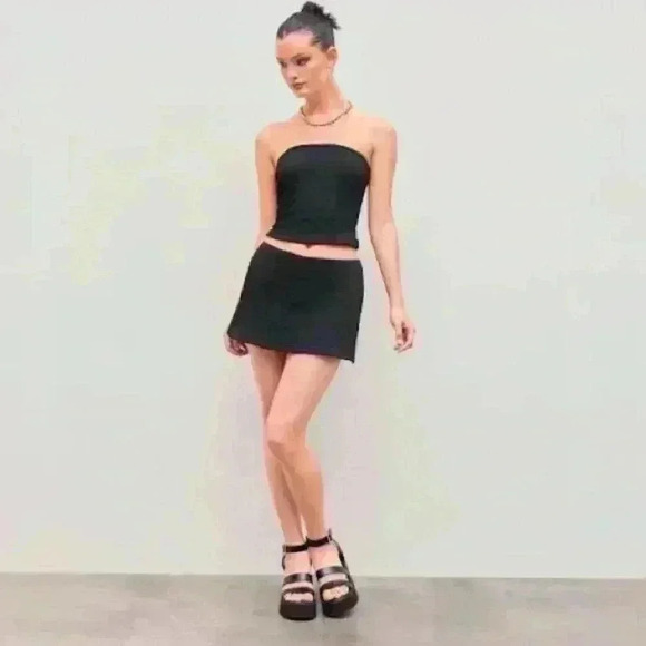NWOT Cider Pull On Mini Skirt - Size Medium ~ Black - Picture 1 of 5